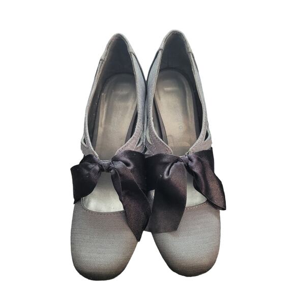 Ann Marino Latitude Gray Heels with a Beautiful Black Bow, sz. 7 1/2 - Picture 2 of 6